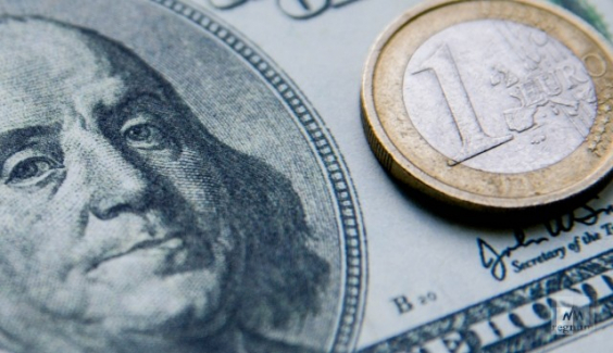 Доллар и евро растут синхронно