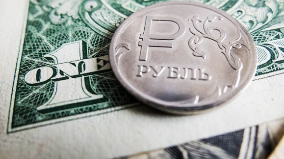 Рубль держит доллар ниже уровня 75