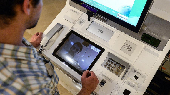 Займообслуживание: кредиты начнут выдавать в банкомате по биометрии
