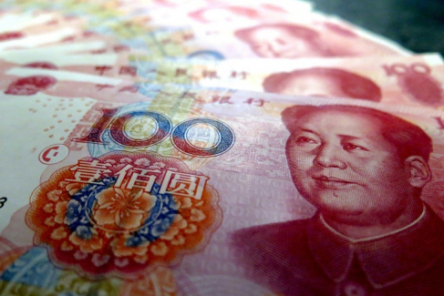 Финансовый эксперт объяснил, стоит ли вкладывать сбережения в юани